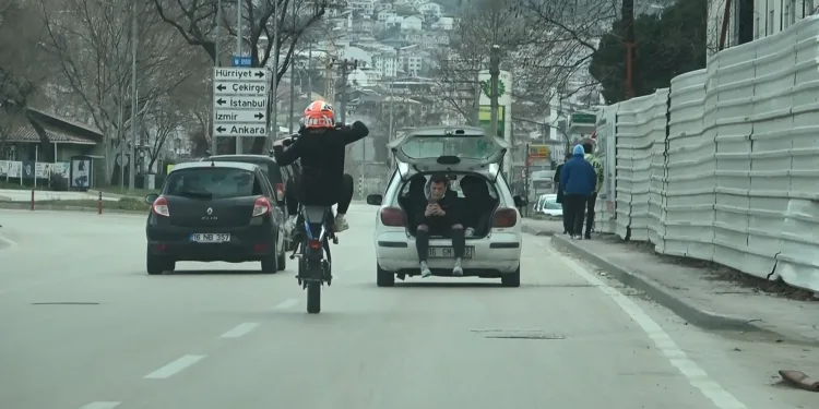 Sosyal medya videosu için canlarını hiçe saydılar