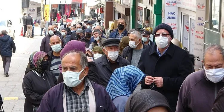 Bursa’da ramazan hareketliliği! Uzun kuyruklar oluştu