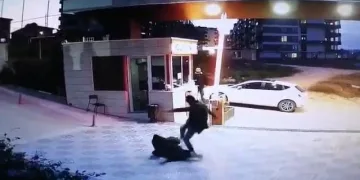Bursa’da yeğeni kayboldu diye site güvenliğini dövdü