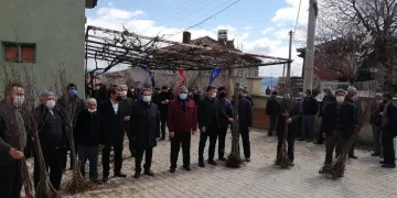 Bursa’da çiftçilere vişne fidanı dağıtıldı