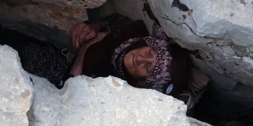 Sıkıştığı kayalıklarda 3 gün sonra fark edildi