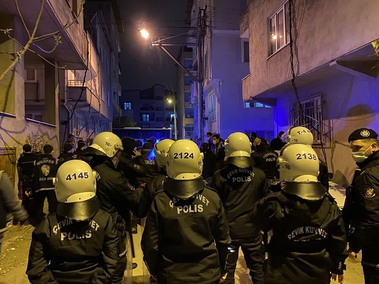 Polisin ateş açarak dağıttığı kavgada 15 kişiye ceza