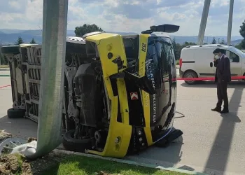 Bursa’da yolcu midibüsü devrildi: 5 yaralı