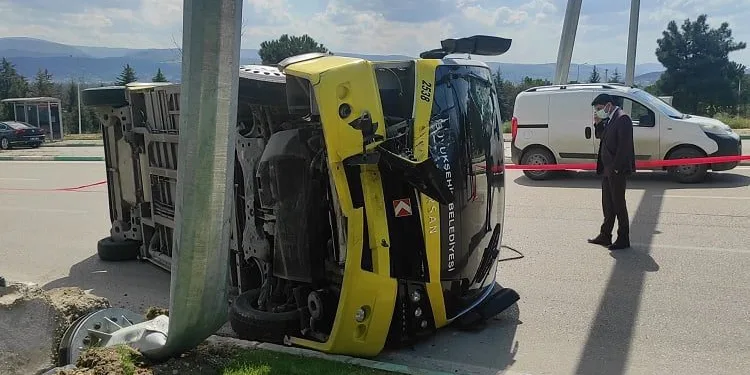 Bursa’da yolcu midibüsü devrildi: 5 yaralı