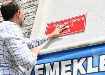 Bursa Mustafakemalpaşa Belediyesi’nden Alparslan Türkeş’e vefa