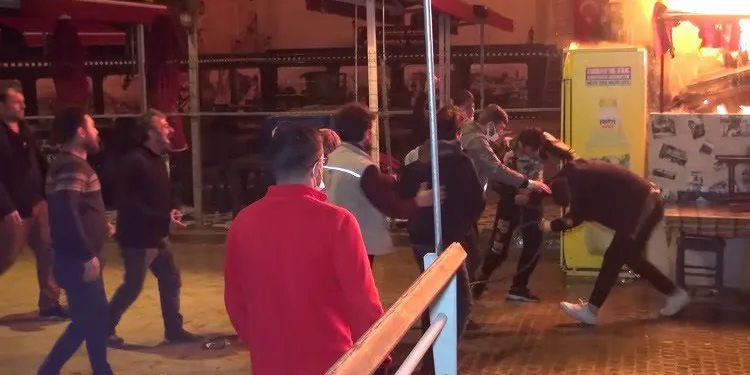 Bursa’da dükkanı yanan baba-oğulu darp ettiler