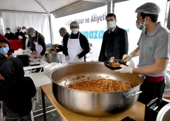 Osmangazi’de günlük 2.500 kişiye sıcak iftar yemeği