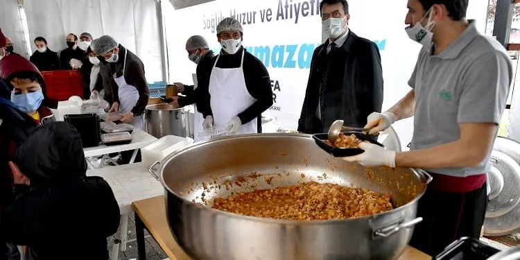 Osmangazi’de günlük 2.500 kişiye sıcak iftar yemeği