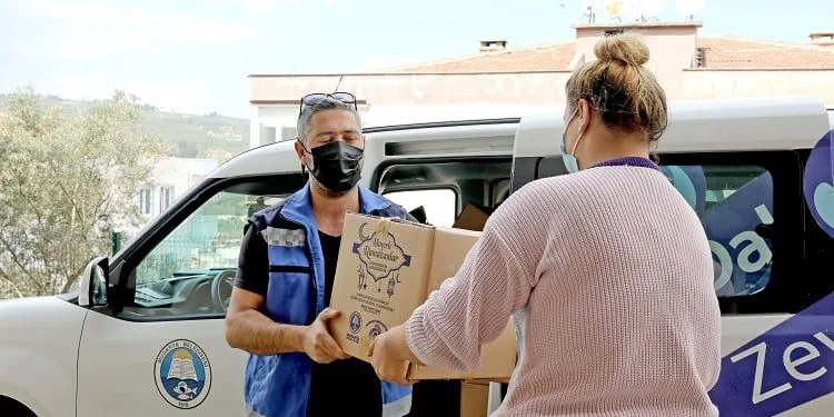 Mudanya’da ramazan paketleri ihtiyaç sahiplerine ulaşıyor