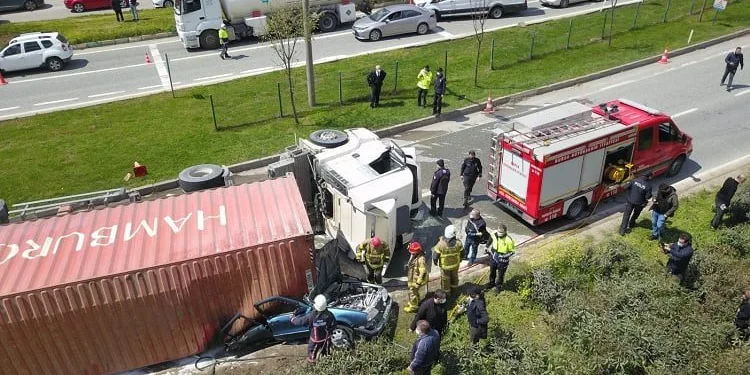 Bursa’da TIR faciası! Ölü ve yaralılar var