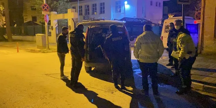 Hırsızlıktan aranan şüpheli gezerken yakalandı