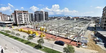 Millet Mahallesi kapalı pazar alanında yol yarılandı