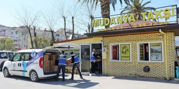 Mudanya’da taksi ve dolmuş şoförlerine gıda desteği