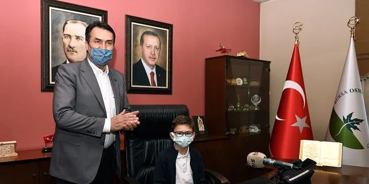 Başkan Dündar koltuğu çocuklara devretti