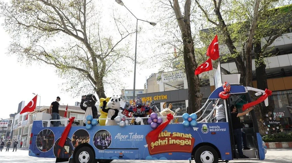 23 Nisan coşkusu İnegöl’ü sarıyor