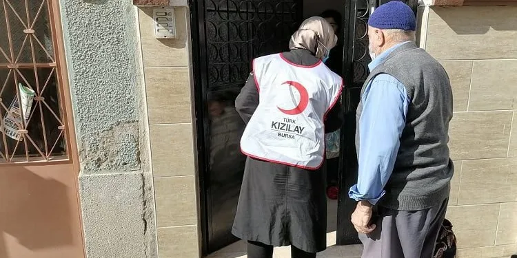 Kızılay Bursa’da 20 bin kişilik iftar yemeği dağıttı