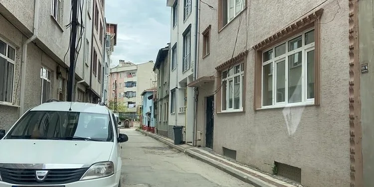 Evde temizlik yaparken elektrik akımına kapıldı