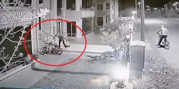 Bursa’da bisiklet hırsızlığı güvenlik kamerasında