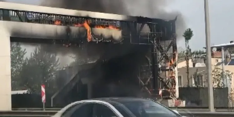 Bursa’da yaya üst geçidi alev alev yandı