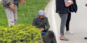 Bursa’da yaya geçidinden geçerken araba çarptı