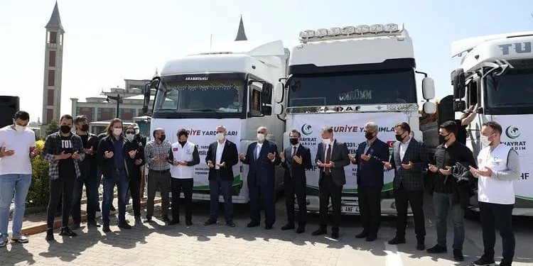 Gıda ve mobilya yüklü yardım tırları yola çıktı