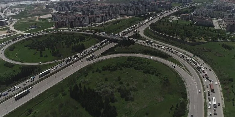 Kapanma öncesi otobanın Bursa kesimi kilitlendi