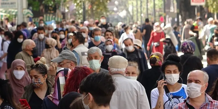 Bursa’da çarşı ve pazarlarda adım atacak yer kalmadı