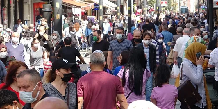 Bursa’da çarşı ve pazarlarda adım atacak yer kalmadı