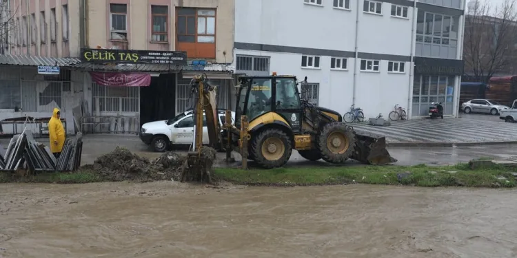 Bursa’da dere yatağı taşkınlarına anında müdahale