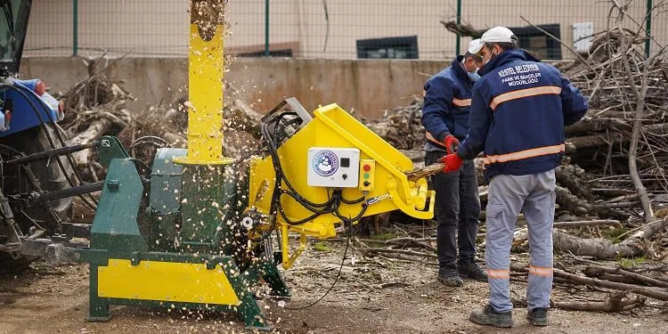 Kestel’de budama atıkları organik gübreye dönüşüyor