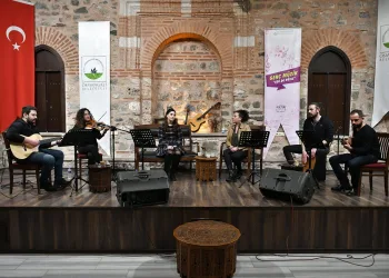 Genç Müzik evlere konuk oluyor