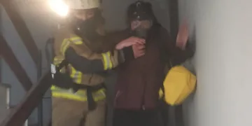 Bursa’da bodrum kattaki yangında saniyelerle yarış