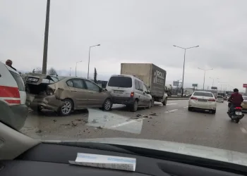 Bursa’da zincirleme kaza! 6 araç birbirine girdi
