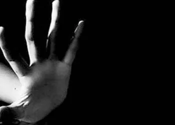 Karın ağrısı şikayetiyle gitti, hamile olduğu ortaya çıktı! Dayısı tutuklandı