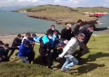 İzmir’de askeri uçak düştü: 2 pilot kurtarıldı