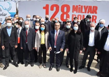 “128 milyar dolar nerede?” afişi Mudanya’da tekrar asıldı