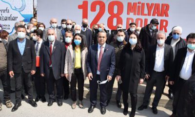 "128 milyar dolar nerede?" afişi Mudanya'da tekrar asıldı
