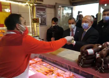 Kılıçdaroğlu, Bursa’da vatandaşın veresiye defterini kapattı