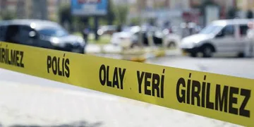 Yatakta uygunsuz yakaladığı gelini ile erkeği öldürdü