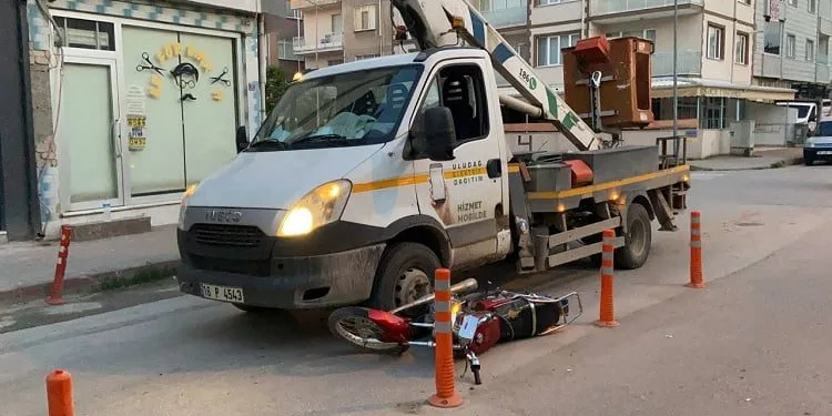 Kamyonetin altında sürüklendi yaşam savaşı veriyor