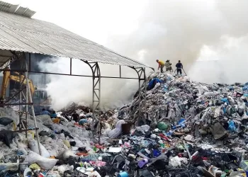 Bursa’da, geri dönüşüm tesisinde yangın