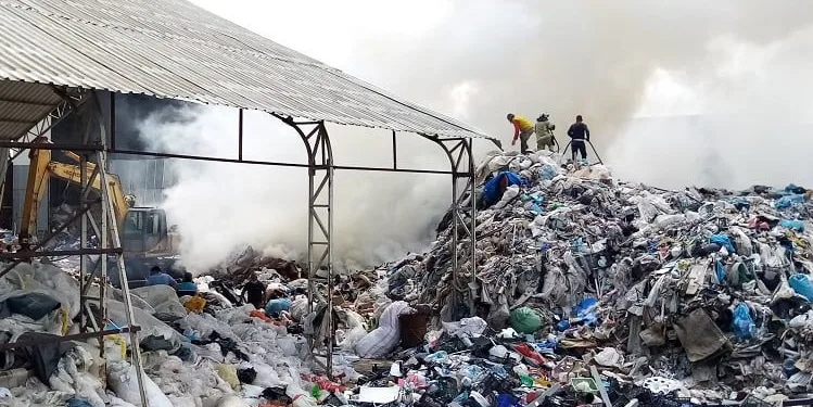 Bursa’da, geri dönüşüm tesisinde yangın