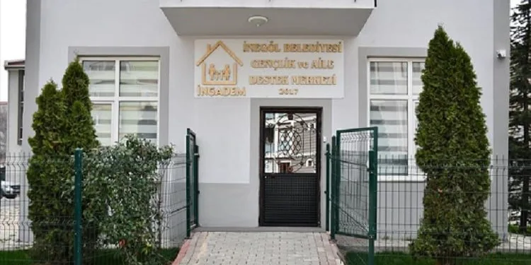 İnegöl Belediyesi Gençlik ve Aile Destek Merkezi telefonla hizmet vermeye başladı