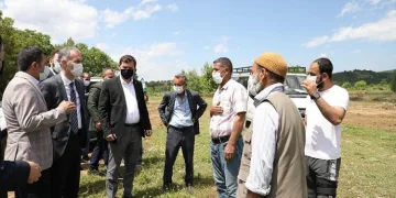 İnegöl Belediye Başkanı Alper Taban mevsimlik işçileri ziyaret etti