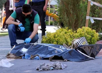 Arkadaşlık teklifini reddeden öğretmeni öldürdü