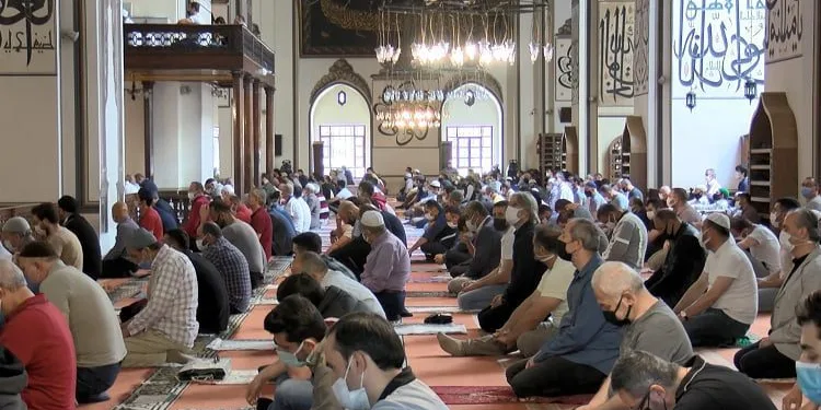 Ulu Cami’de Ramazan ayının son cuma namazı kılındı