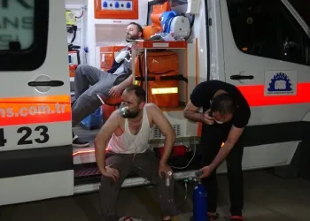 Bursa’da fabrika yandı işçiler dumandan etkilendi