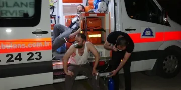 Bursa’da fabrika yandı işçiler dumandan etkilendi