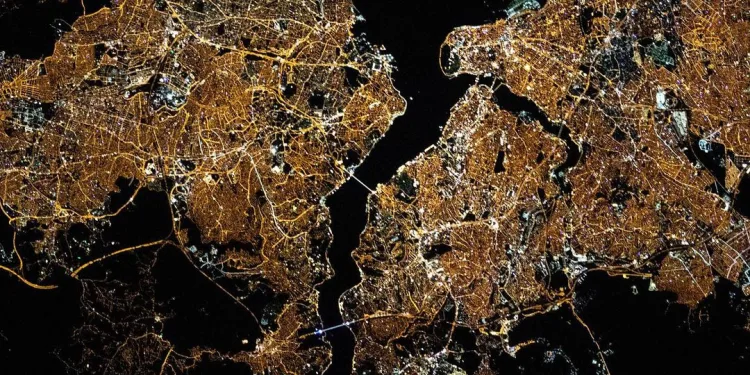 NASA’dan İstanbul paylaşımı: Parlıyorsun