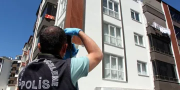 Uyurken üçüncü kattan düştü